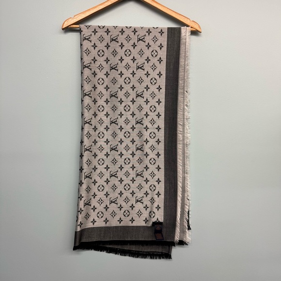 Louis Vuitton Scarf - Picture 2 of 6